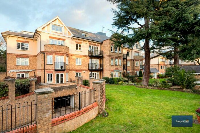 2 Bedroom Ground Flat To Rent In Village Road, London, EN1