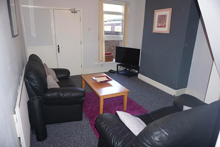 4 Bedroom House To Rent In Milner Road - Bed, Selly Park, West Midlands, B29