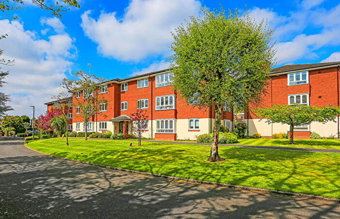 2 Bedroom Apartment For Sale In Queens Court, Alderham Close, Solihull, B91