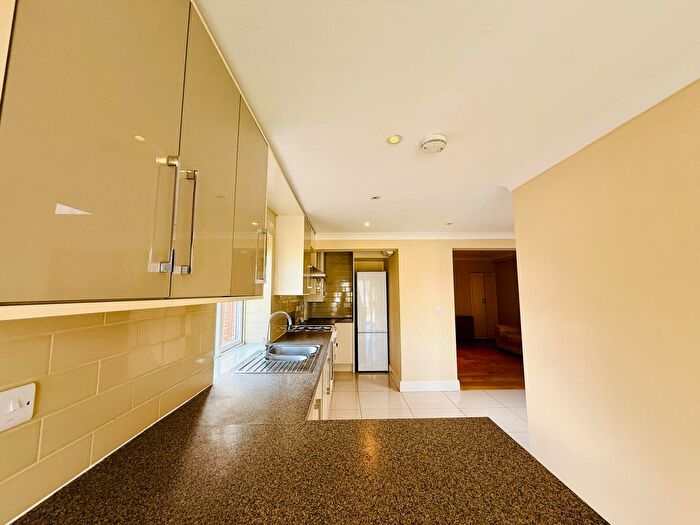 4 Bedroom Semi-Detached House To Rent In Cres Road, London, NW2