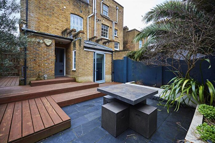 3 Bedroom End Of Terrace House For Sale In Peckham Hill Street, London, SE15