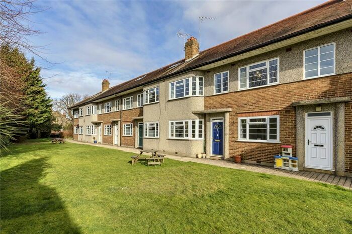 2 Bedroom Maisonette To Rent In Kingston Close, Teddington TW11