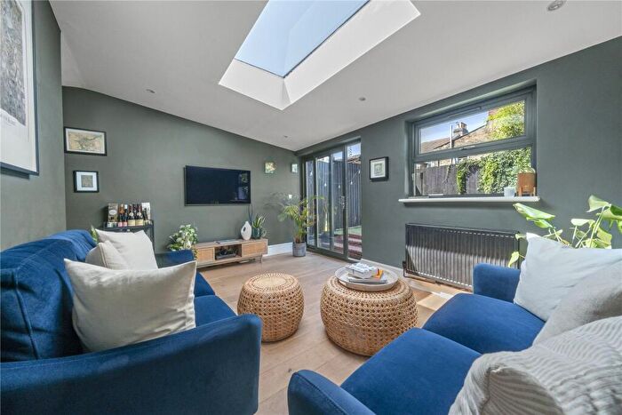 2 Bedroom Flat For Sale In Ashville Road, Leytonstone, London, E11