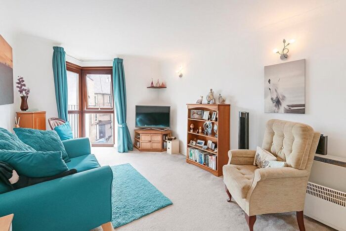 1 Bedroom Flat For Sale In Rochester Gate, High Street, Rochester, ME1