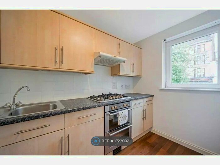 2 Bedroom Flat To Rent In Crawford Lane, Glasgow, G11