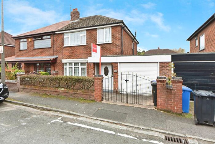 3 Bedroom Semi Detached House For Sale In Manchester Road, Wardley, Swinton, Manchester, M27