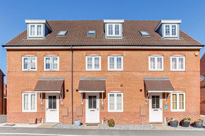 4 Bedroom Town House For Sale In Kenbrook Road, Hucknall, Nottinghamshire, NG15