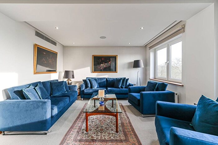 3 Bedroom Flat To Rent In Piccadilly, Mayfair, London, W1J