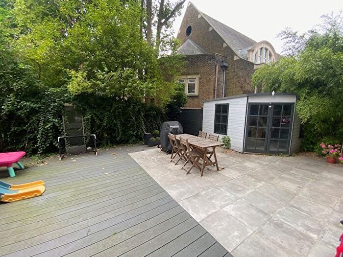 2 Bedroom Flat To Rent In Vermont Road, London, SW18