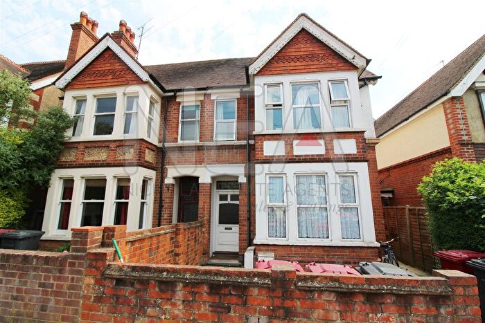 2 Bedroom Flat To Rent In St. Annes Road, Caversham, Reading, RG4