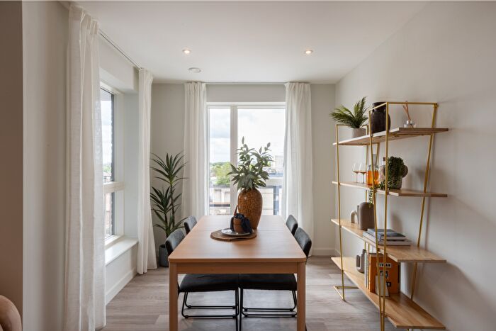 2 Bedroom Flat For Sale In Bell Road, Hounslow, TW3