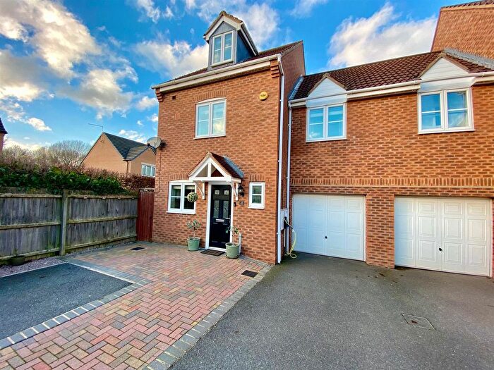 4 Bedroom Semi Detached House For Sale In East Of England Way, Orton Northgate, Peterborough, PE2
