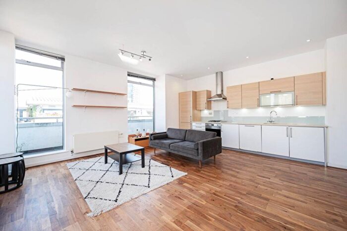 2 Bedroom Flat To Rent In Wheler Street, Shoreditch, London, E1