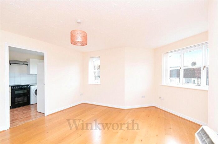 2 Bedroom Apartment To Rent In Windmill Drive, London, NW2