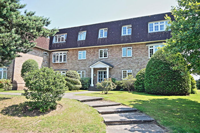 1 Bedroom Flat To Rent In Langley Walk, Woking, GU22