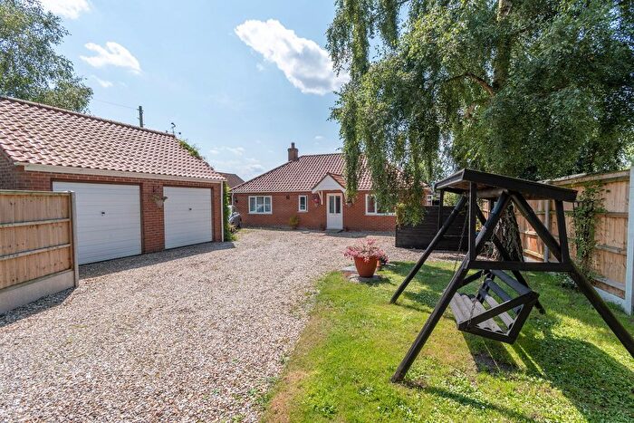 3 Bedroom Detached Bungalow For Sale In Back Lane, Mileham, PE32