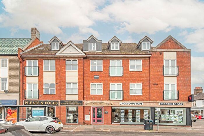 1 Bedroom Flat To Rent In Queens Road, Weybridge, KT13