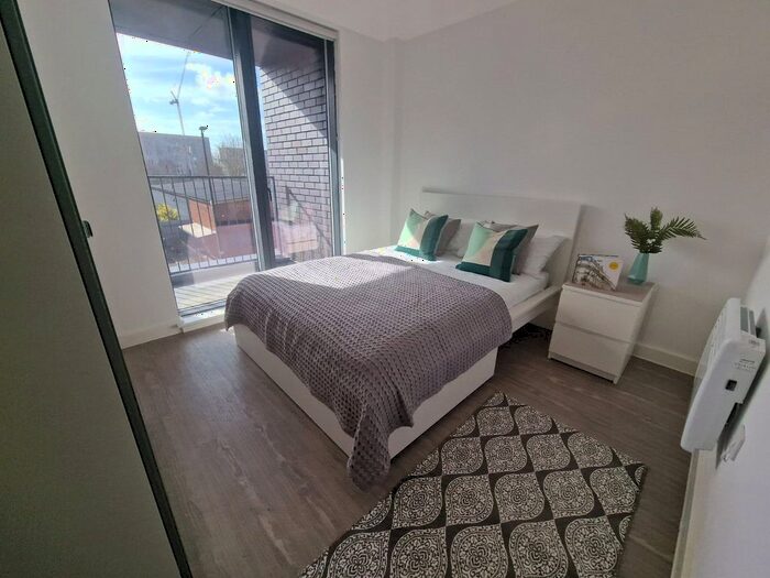 2 Bedroom Flat To Rent In The Landmark, Oldfield Road, Salford, M5