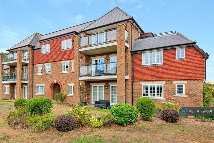 3 Bedroom Flat To Rent In West Common Road, Bromley, BR2