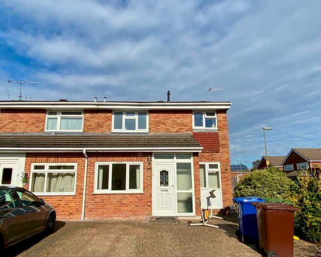 3 Bedroom Semi-Detached House To Rent In Saltram Road, Farnborough, GU14