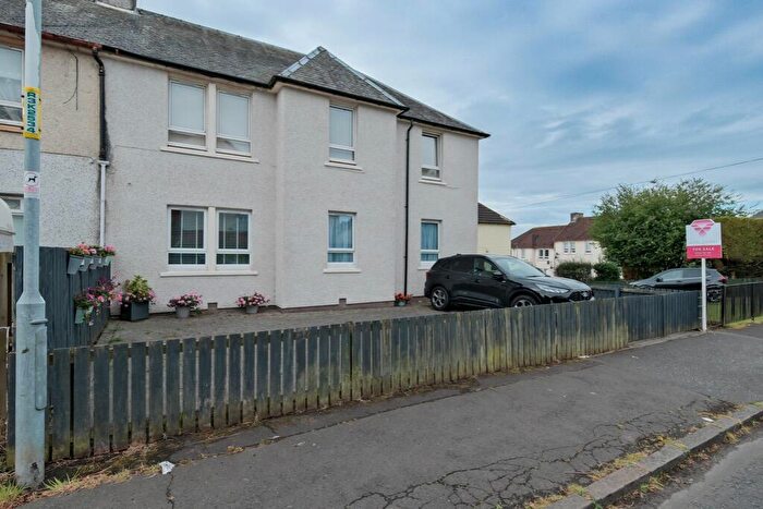 3 Bedroom Flat For Sale In Gayne Drive, Glenboig, North Lanarkshire, ML5