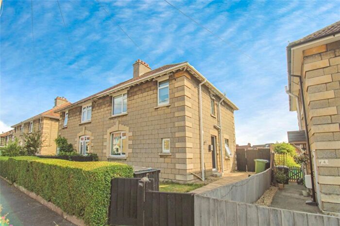 3 Bedroom Semi-Detached House For Sale In Leaze Road, Melksham, SN12