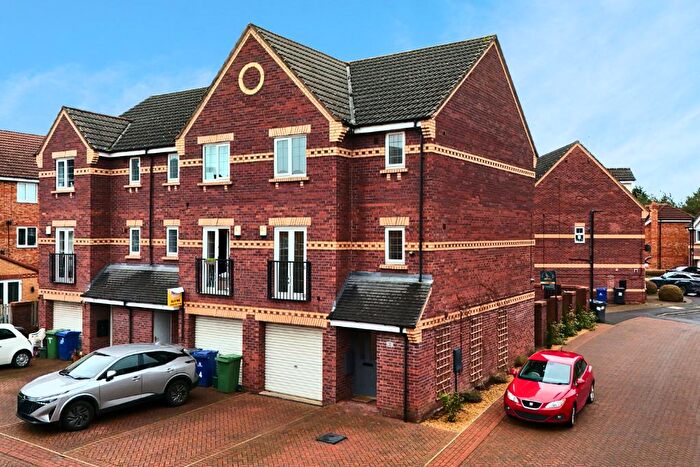 4 Bedroom End Of Terrace House For Sale In Grassholme Close, Doncaster, DN4