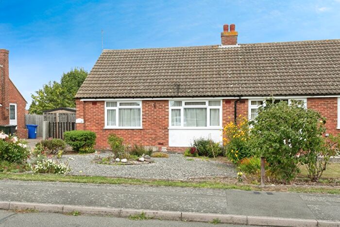 2 Bedroom Bungalow For Sale In Westfield Avenue, Deanshanger, Milton Keynes, Northamptonshire, MK19