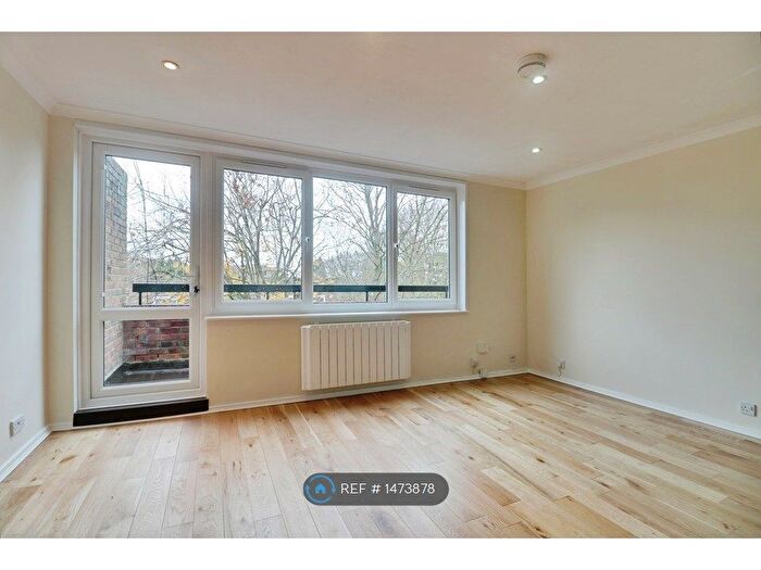 4 Bedroom Maisonette To Rent In Stoughton Close, London, SW15