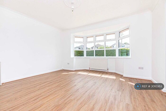 2 Bedroom Flat To Rent In Greenlea, Lymington, SO41