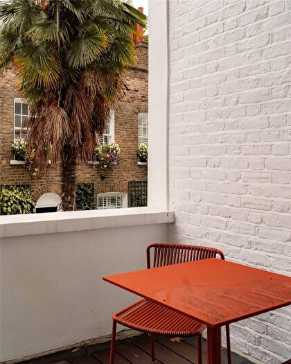 2 Bedroom Flat To Rent In Beaufort Gardens, Chelsea, SW3
