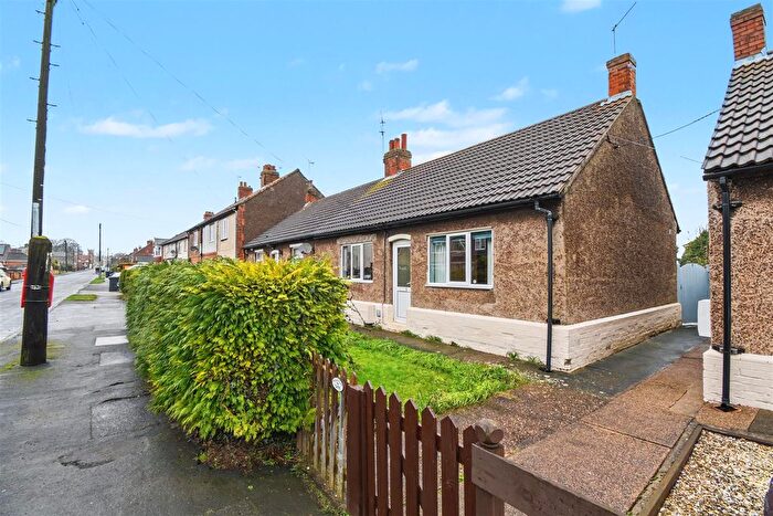 2 Bedroom Semi-detached Bungalow For Sale In Cemetery Road, Winterton, Scunthorpe, DN15