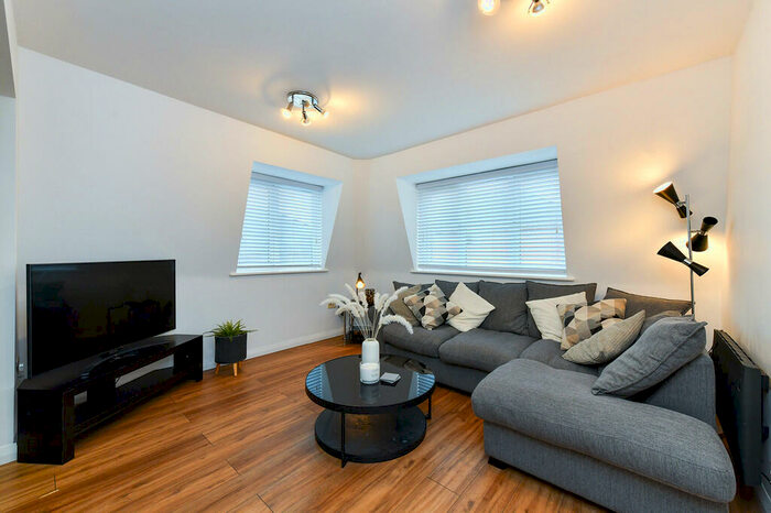 2 Bedroom Apartment To Rent In Cambridge Court, NG2