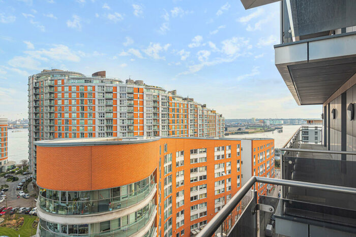 1 Bedroom Flat To Rent In Streamlight Tower, Province Square, London, E14