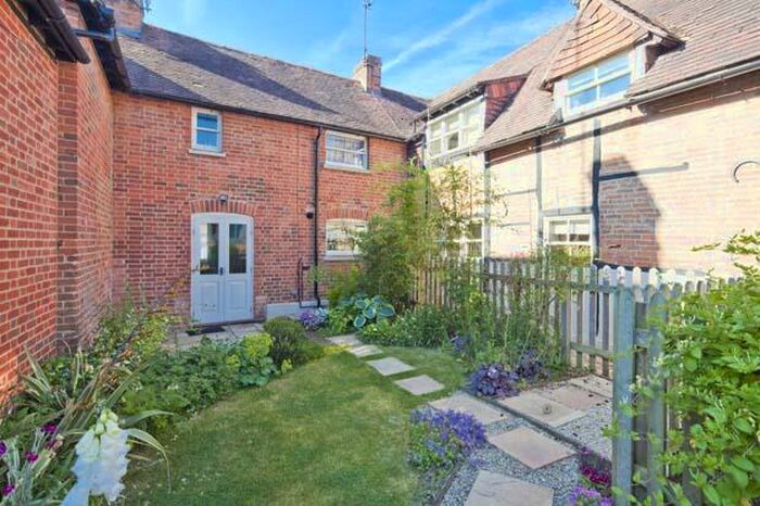 2 Bedroom Cottage To Rent In Brewery Cottages, Goring On Thames, RG8