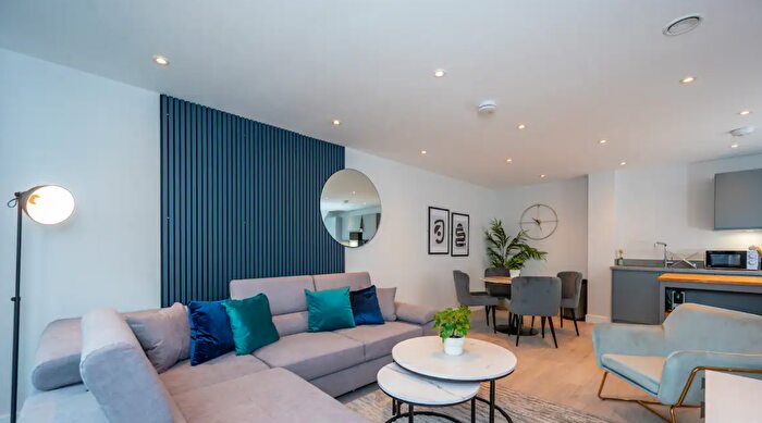 3 Bedroom Flat To Rent In Block B, Regents Plaza, Oldfield Road, Salford, M5