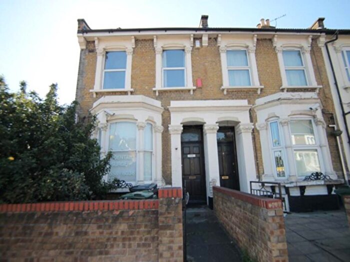 2 Bedroom Flat To Rent In High Road, Leyton, London, E10