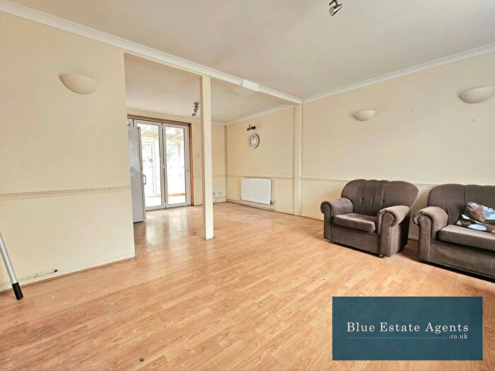4 Bedroom Terraced House For Sale In Cedar Road, Hounslow, TW4