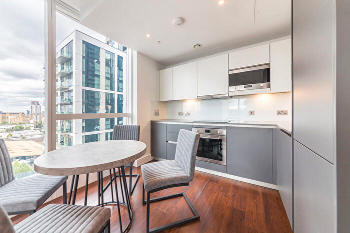 2 Bedroom Flat To Rent In Maine Tower, Canary Wharf, London, E14