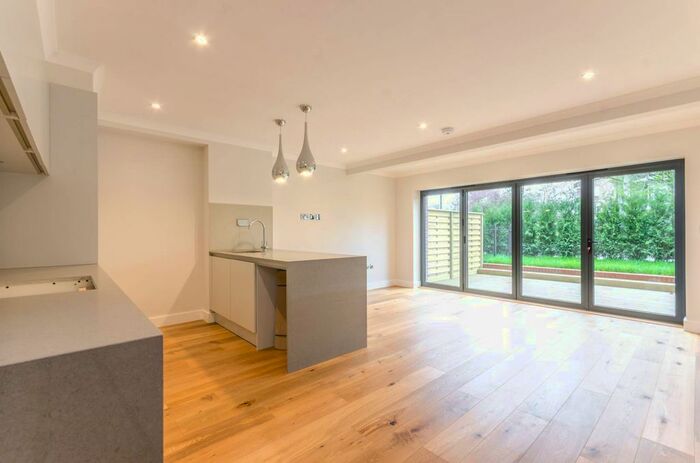 1 Bedroom Flat To Rent In Brentford High Street, Brentford, TW8