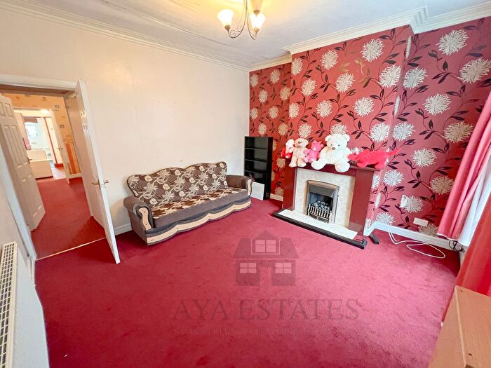 2 Bedroom End Of Terrace House To Rent In Causeway Green Road, Oldbury, B68