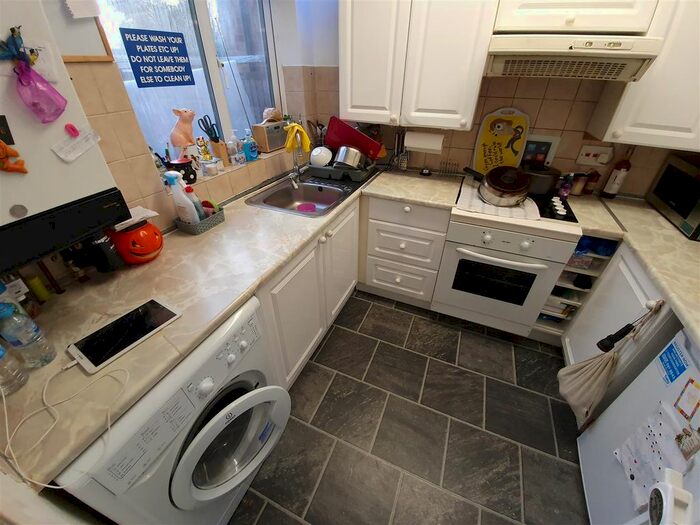 2 Bedroom Flat To Rent In Station Close, Brookmans Park, Hatfield, AL9