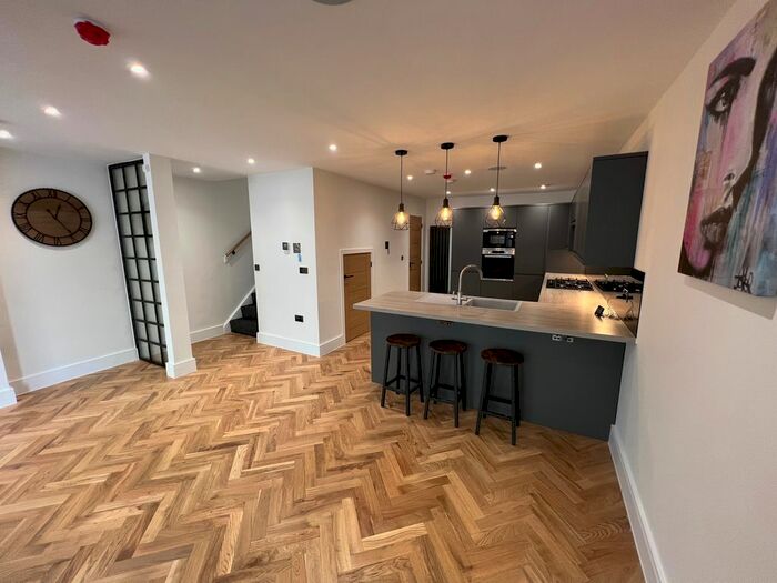 3 Bedroom Town House To Rent In Regent Place, Birmingham, B1