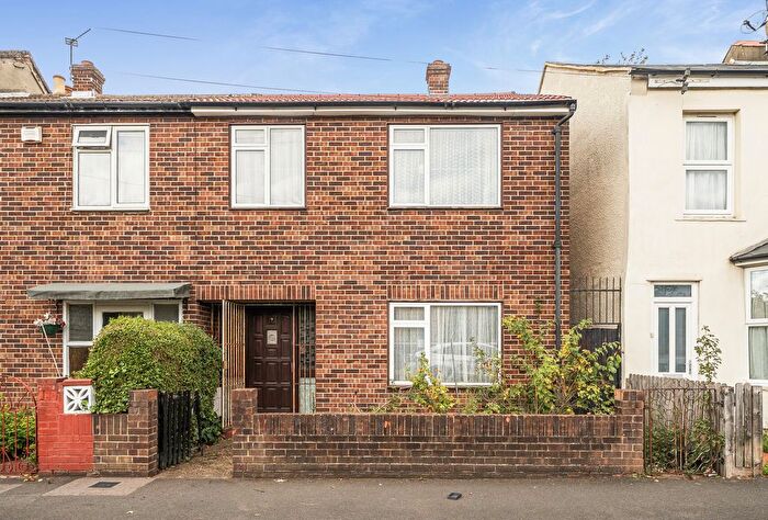 3 Bedroom Terraced House For Sale In Spencer Road, Mitcham, CR4