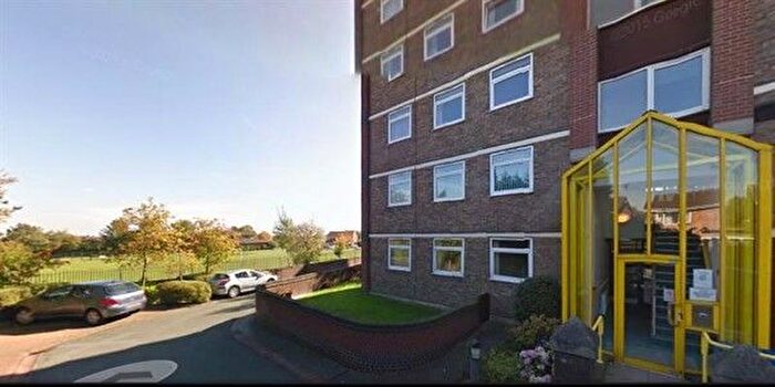 2 Bedroom Flat To Rent In David Garrick Gardens, Bloomfield Crescent, Lichfield, WS13