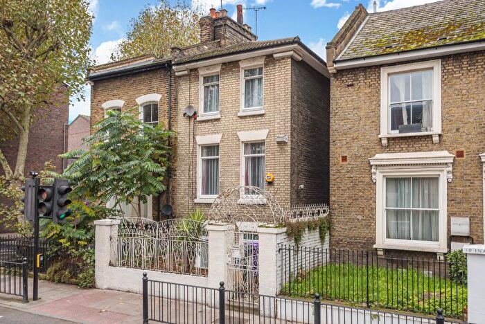 4 Bedroom Semi-Detached House To Rent In Tredegar Road, Bow, London, E3