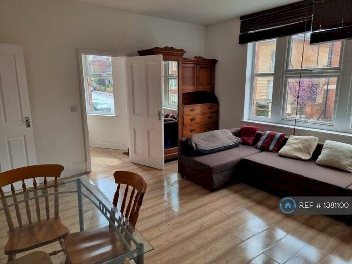 2 Bedroom Flat To Rent In Russell Street, Reading, RG1