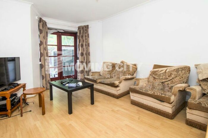 4 Bedroom Flat To Rent In Tiber Gardens, Kings Cross, London, N1