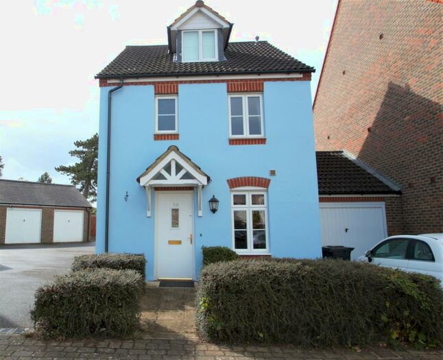 4 Bedroom Link Detached House To Rent In Hobbs Square, Petersfield, GU31
