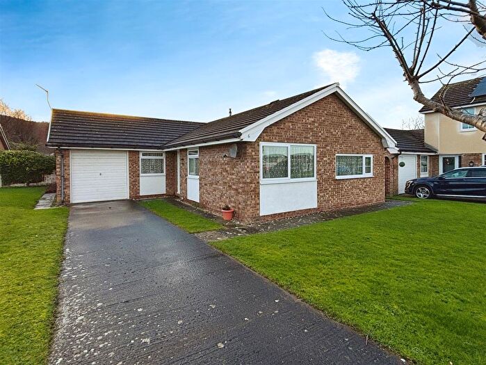 2 Bedroom Property For Sale In Heol Heddwch, Abergele, LL22